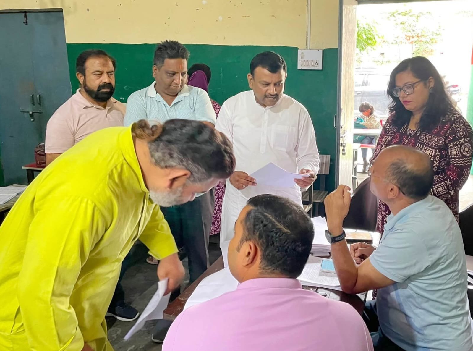 एसआईआर की पुनरीक्षण प्रक्रिया पर सवाल उठाते हुए पूर्व मेयर ने मतदाता सूची में फर्जी आपत्ति पर जताया विरोध