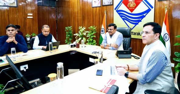 मुख्य सचिव आनन्द बर्द्धन ने आज सचिवालय में पुलिस विभाग के कार्यों की