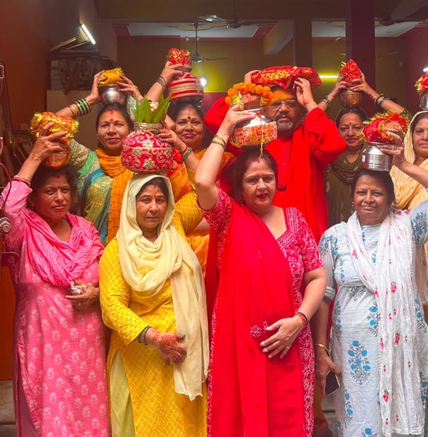 ज्योतिष गुरुकुलम में भव्य कलश यात्रा के साथ आज से श्रीशिव महापुराण कथा का हुआ शुभारंभ,आचार्य रमेश सेमवाल जी महाराज