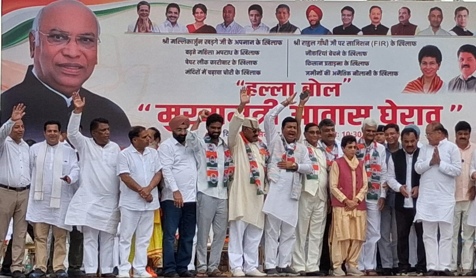 भारी बारिश के बीच कांग्रेस का सीएम आवास कूच,हाथीबड़कला पर पुलिस ने रोका,हल्ला बोल रैली को कांग्रेस के वरिष्ठ नेताओं ने किया संबोधित