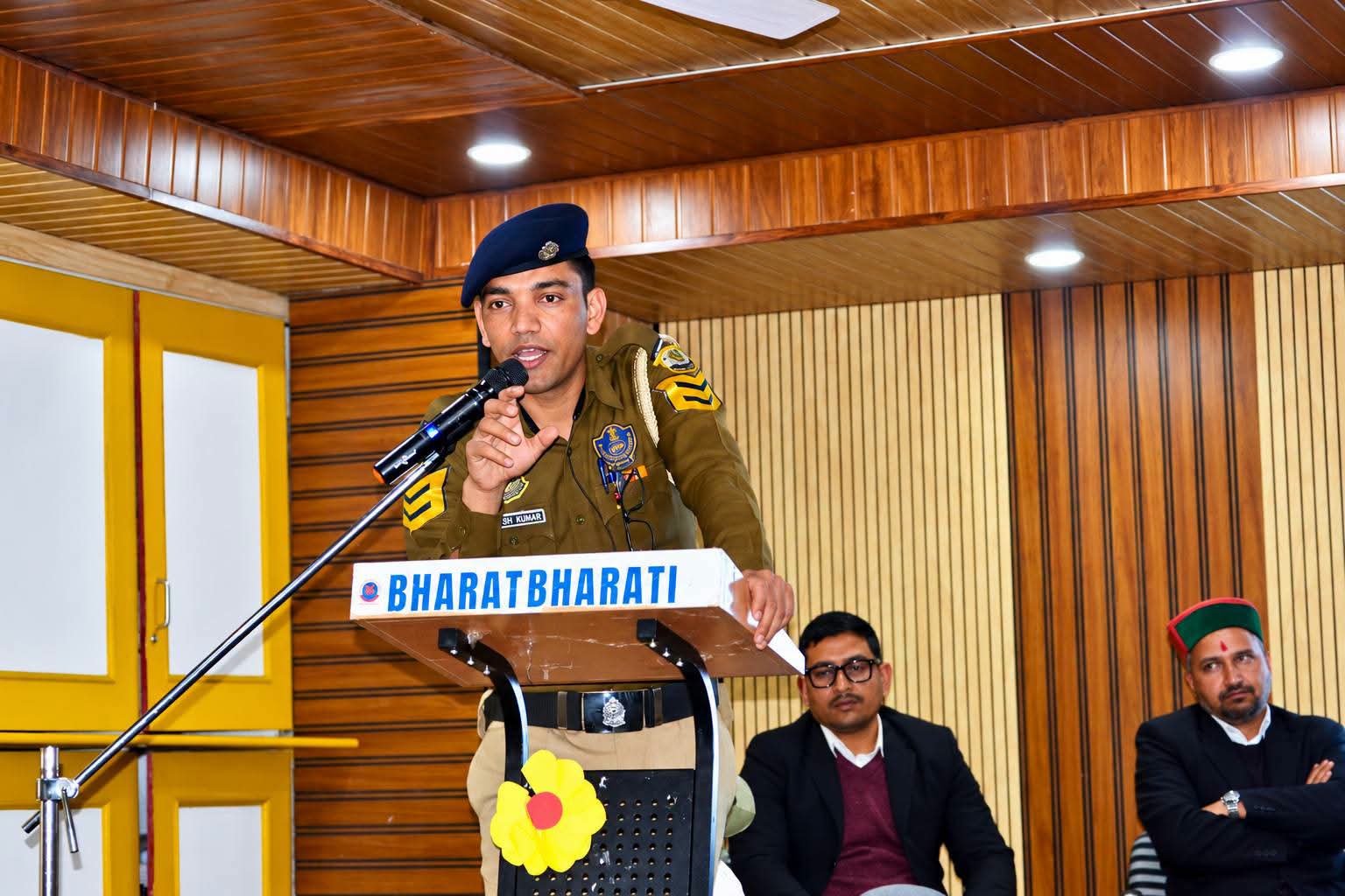 सुरक्षित क्लिक, सुरक्षित बचपन अभियान के तहत कुल्लू पुलिस ने विद्यार्थियों को साइबर अपराधों के प्रति किया जागरूक