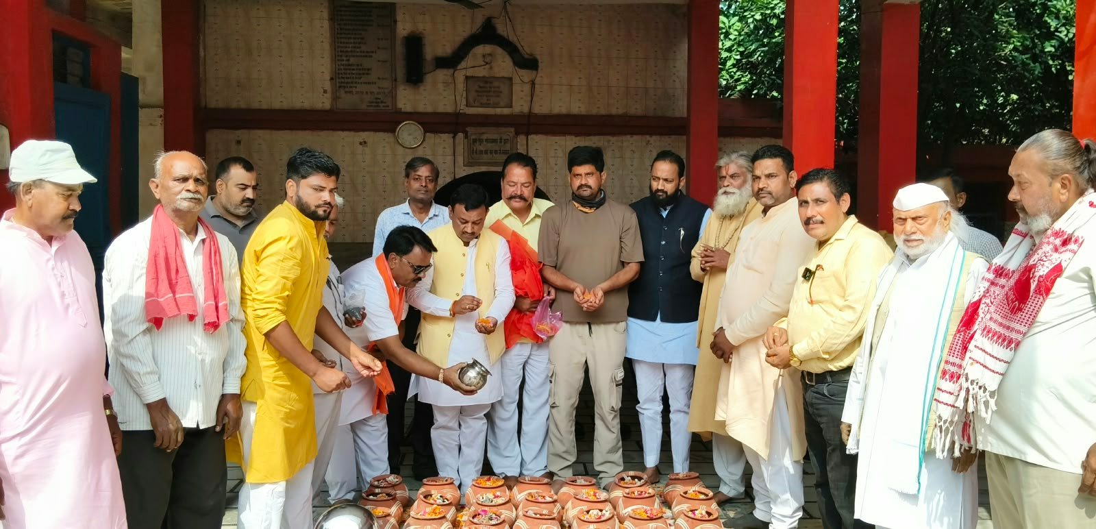 पूर्व मेयर गौरव गोयल ने लावारिस मृतकों की अस्थियों को गंगा में विसर्जित के लिए किया रवाना,पेश की मानवता की मिसाल