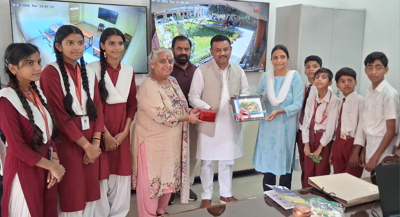 आईआईटी स्थित मूकबधिर विद्यालय का पूर्व मेयर गौरव गोयल ने किया निरीक्षण,निजी तौर पर सहयोग देने की कही बात