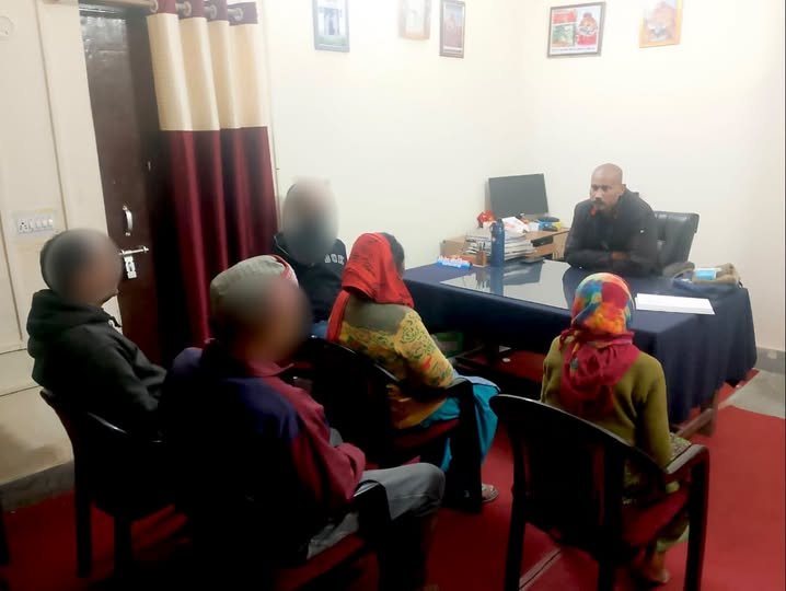 अपनों के बीच अकेलेपन से जूझ रही 85 वर्षीय बुजुर्ग महिला, थराली पुलिस ने संवेदनशीलता से संभाला मामला