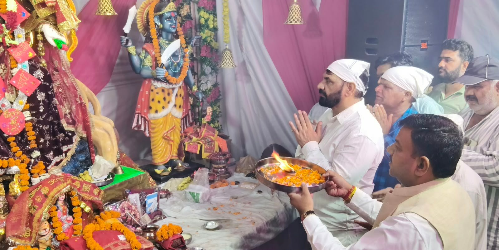 नवरात्रि के अंतिम दिन भक्तों ने की पूजा-अर्चना,मंदिर में उमड़ी श्रद्धालुओं की भारी भीड़