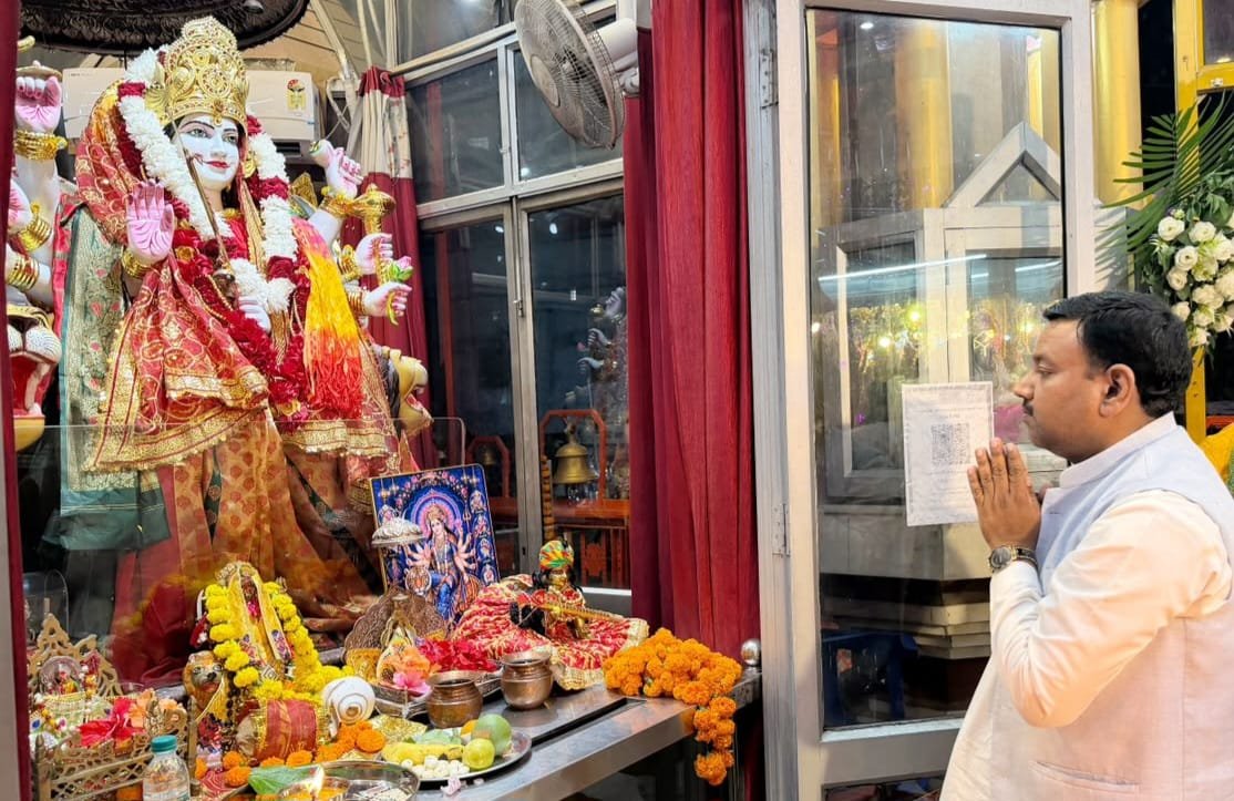 माता रानी की भजन संध्या में देर रात तक भजनों पर झूमे भक्तजन,पूर्व मेयर गौरव गोयल ने लिया आशीर्वाद
